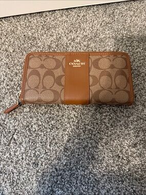 Coach Brown/Tan Signature Zip Wallet with Gold Logo